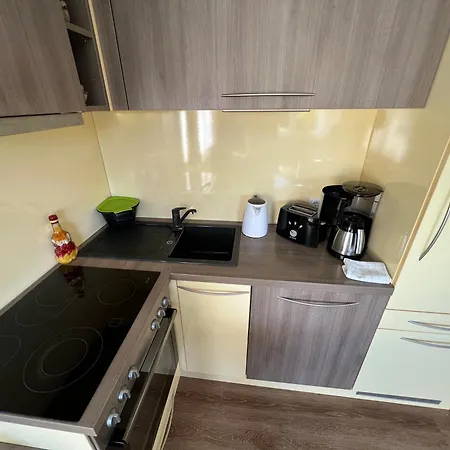 Vis-a-vis Apartment *