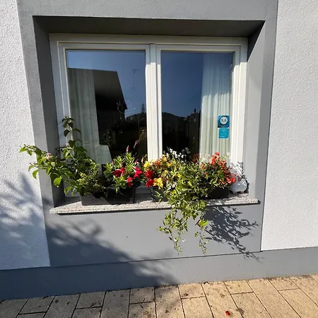 Vis-a-vis Apartament *