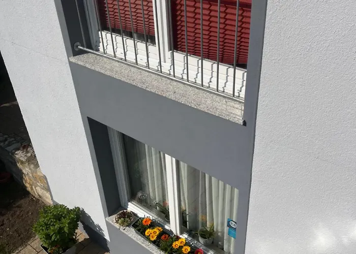 דירה Vis-a-vis *